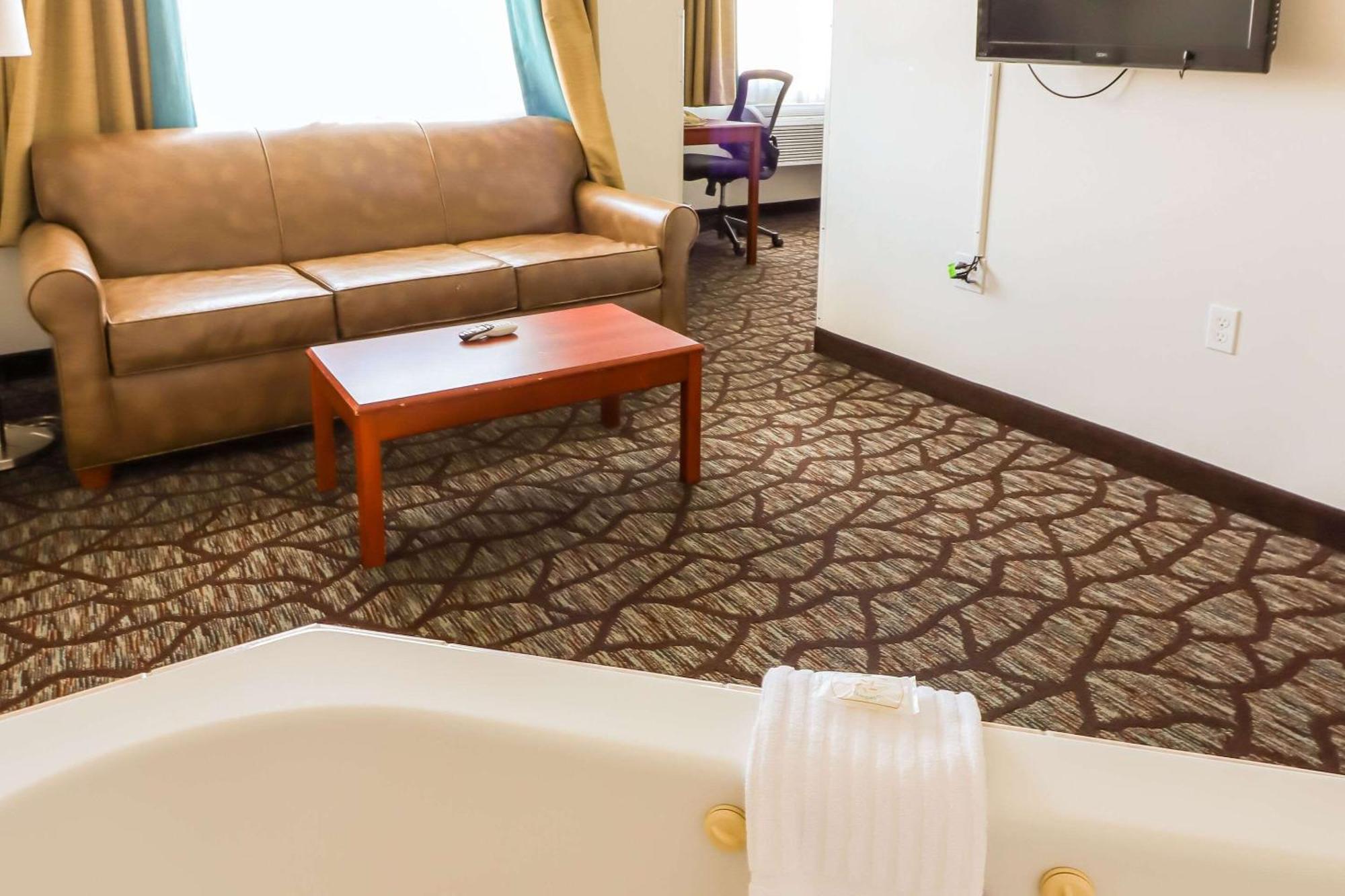 Quality Inn & Suites Sequim At Olympic National Park Exterior foto