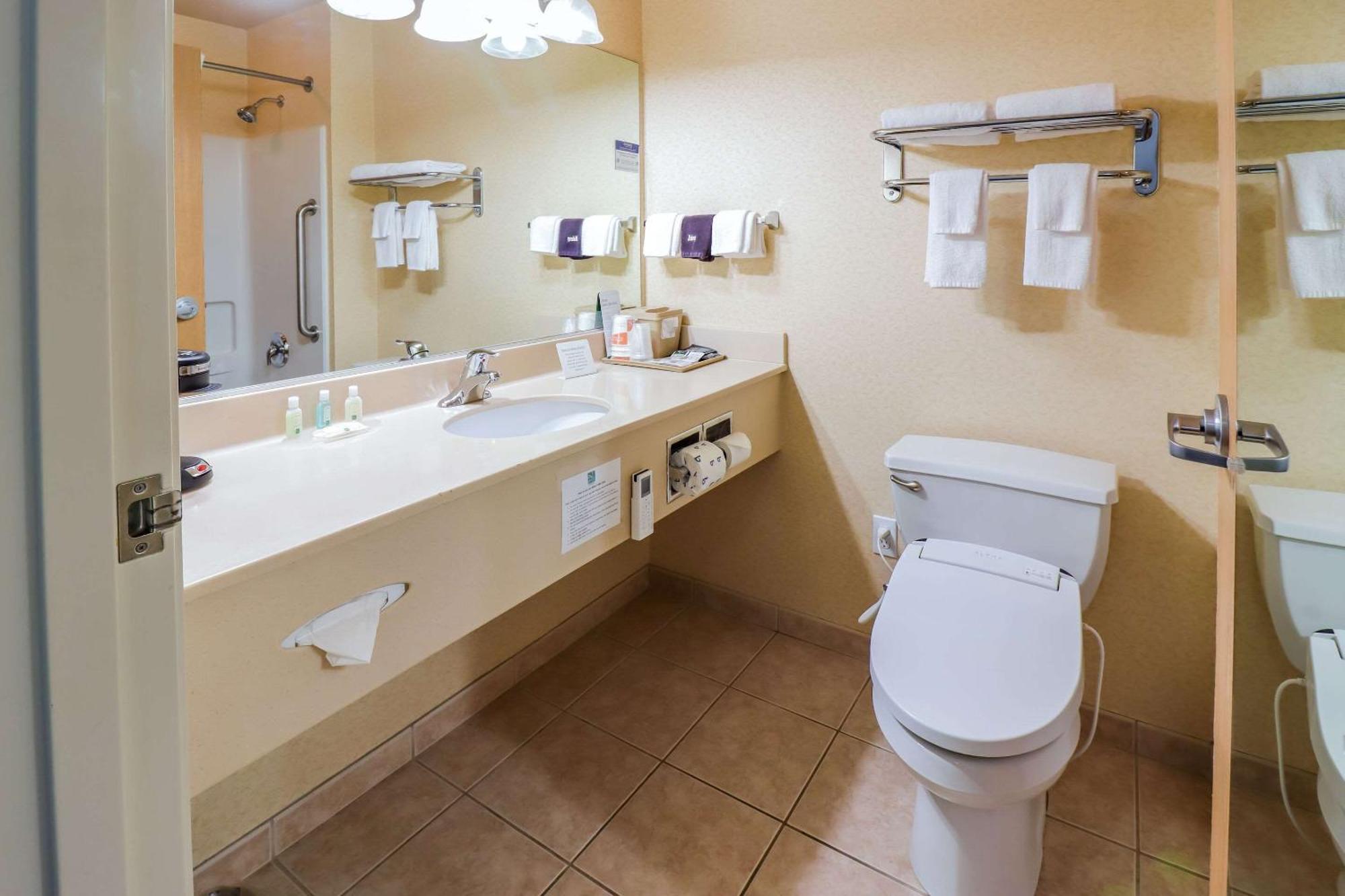 Quality Inn & Suites Sequim At Olympic National Park Exterior foto